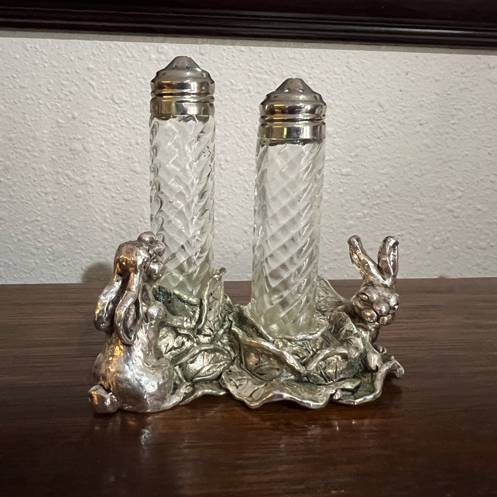 Arther Court Bunny Salt&Pepper